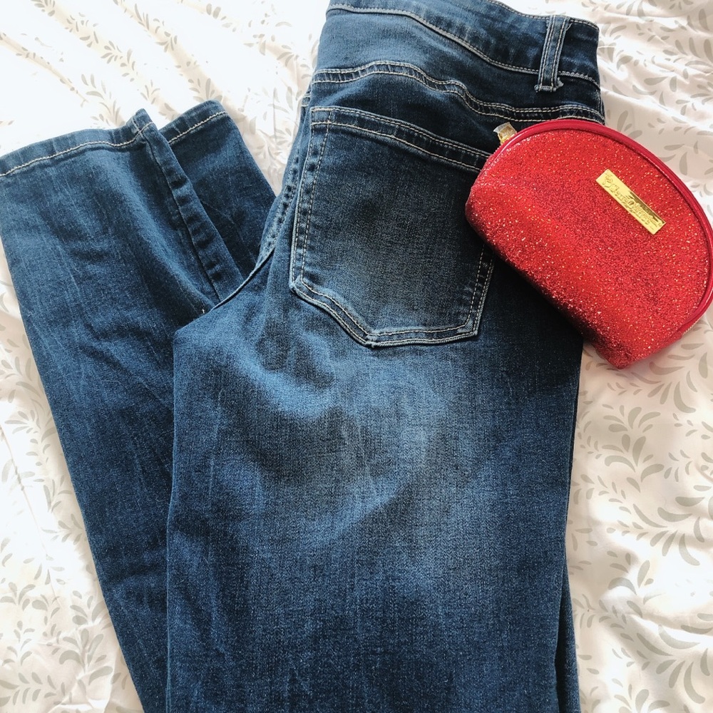Skinny Jeans. Maurices M destructed